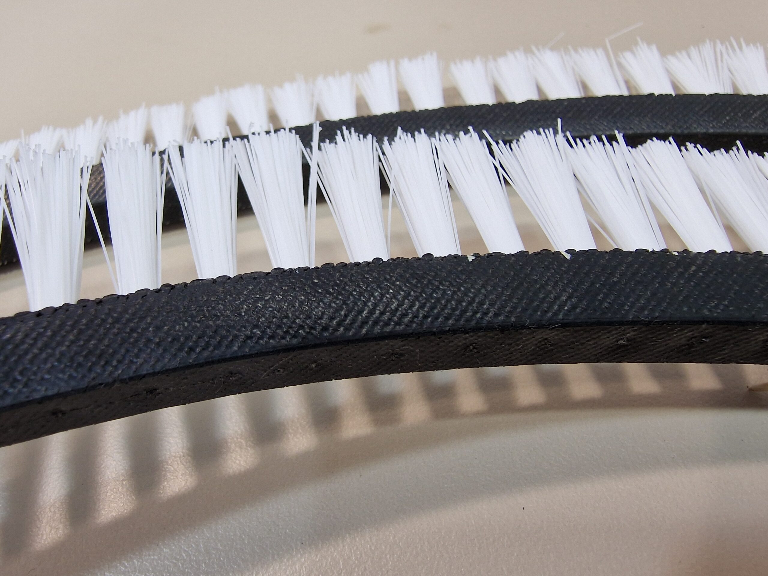 Trapezoidal drive belt brushes
