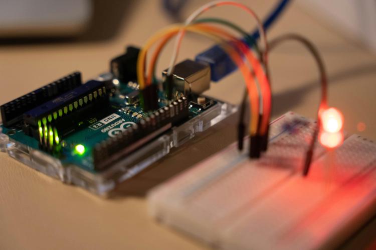 Cepillos con sensores IoT: control inteligente en mantenimiento 